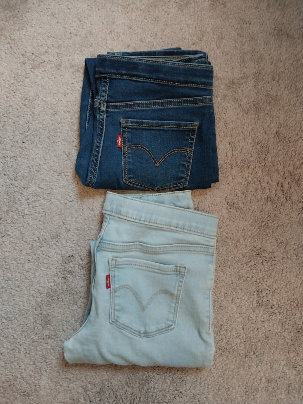 2 Levis Pull-On Jeggings